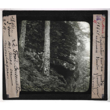 Conservation des terres en montagne et sur les pentes. Action de la forêt sur le sol et sur le régime des eaux, pâturages, prés, bois, correction des torrents. Sapinière sur des pentes rocheuses. Terrain granitique. Morvan.