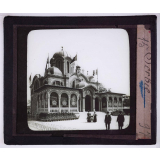 La Rue des nations et la berge de la rive gauche de la Seine à l'exposition universelle de 1900. Serbie.