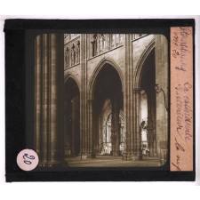 La Cathédrale de Strasbourg. Intérieur. La nef.
