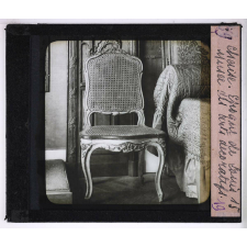 Le Mobilier en France du Moyen-Age au XIXè siècle. Chaise. Époque de Louis 15. Musée des arts décoratifs.