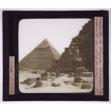 Civilisation égyptienne : tombeaux, mœurs. Pyramide de Chéops, vue vers la pyramide de Chephren.
