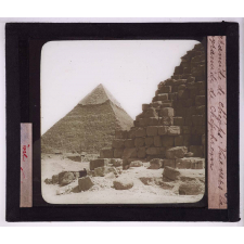 Civilisation égyptienne : tombeaux, mœurs. Pyramide de Chéops, vue vers la pyramide de Chephren.