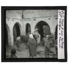 Algérie, Tunisie, Maroc. Cour d'une auberge indigène à Tlemcen.