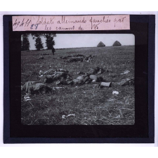 La Bataille de la Marne. Soldats allemands fauchés par les canons de 75.