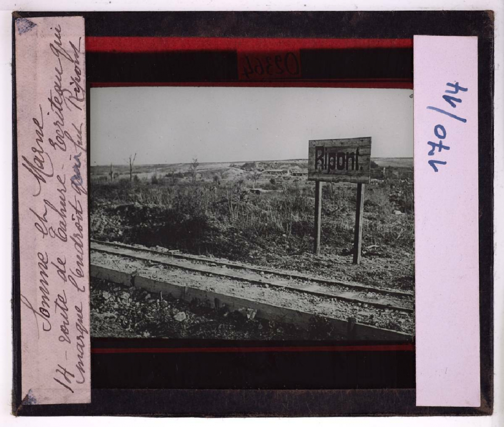 Somme et Marne en 1918. Route de Tahure. Écriteau qui marque l'endroit où fut Ripont.