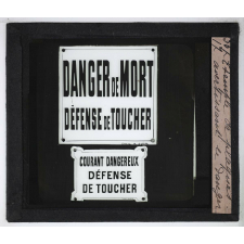 Les Accidents produits par les conducteurs d'énergie électrique. Exemple de plaques avertissant le danger.