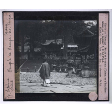 Les Grands temples de l'Extrême-Orient. Nara. Temple de Kasuga-no-Miya.
