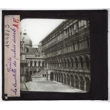 Venise. La Courtille du palais ducal.