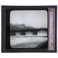 Météorologie. Le froid : La Seine gelée.