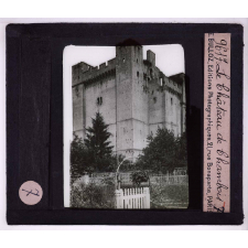 Le Donjon. Le château de Chambois.