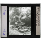 Ceylan. Amiradhapura : Bouddha assis.