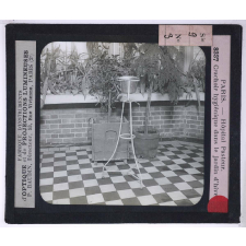 Un Hôpital de contagieux. Hôpital Pasteur. Crachoir hygiénique dans le jardin d'hiver.