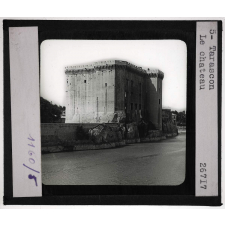 La Provence. Tarascon. Le château.