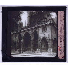 Histoire de Paris. I. Paris depuis la période gallo-romaine jusqu'à la fin du XIVè siècle. Église saint Germain l'Auxerrois. Porche.