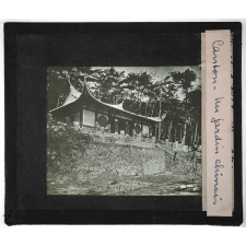 Chine. Canton. Un jardin chinois.