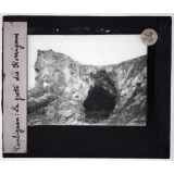 Les Côtes bretonnes (géographie physique). Pouliguen : la grotte des Korrigans.