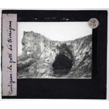 Les Côtes bretonnes (géographie physique). Pouliguen : la grotte des Korrigans.