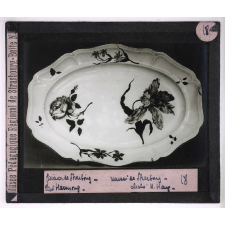 Poteries et faïences. Faïences de Strasbourg. Hannong. Musée de Strasbourg.