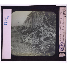 Guerre 1914-1918. Champs de bataille. Bataille d'Artois, mai-juin 1915. Rue centrale de Cariney.