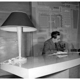 Ecole Nationale Supérieure de Mécanique et Aérotechnique : le directeur de l'E.N.S.M.A. à son bureau.