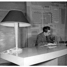 Ecole Nationale Supérieure de Mécanique et Aérotechnique : le directeur de l'E.N.S.M.A. à son bureau.