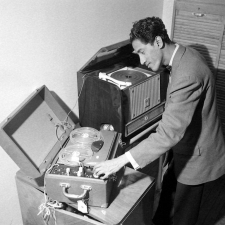 Enseignement audio-visuel. Un enregistrement sur bande-son.