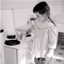 Ecole maternelle de Paris, l'enseignement ménager. L'apprentissage culinaire.
