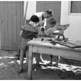 Ligue française de l'Enseignement : camp familial de vacances, les travaux manuels