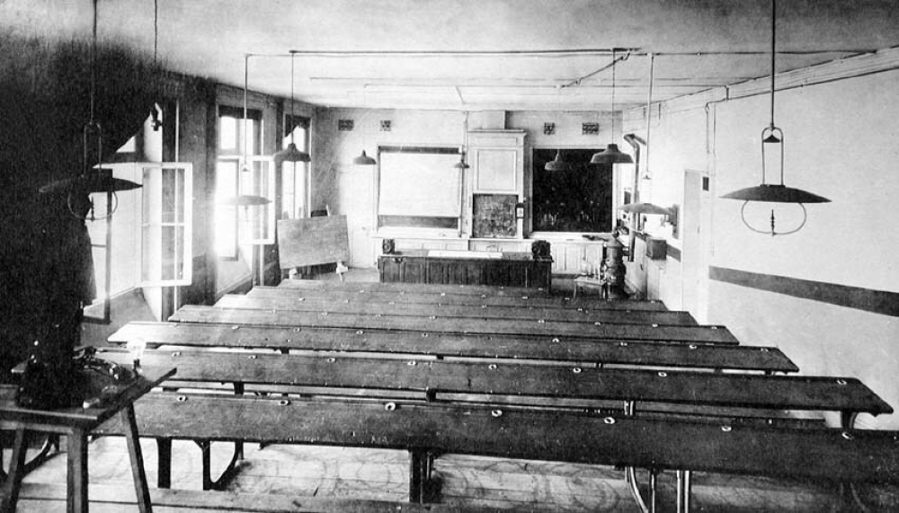 Ecole Pratique de Commerce et d'Industrie - Le Puy. (Haute-Loire). 1934-1935.