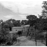 Collège d'enseignement technique de garçons : le parc et les bâtiments.