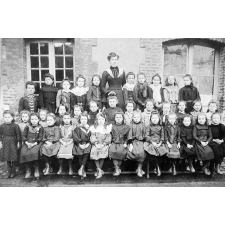 Ecole primaire de filles région de Brive : photo de classe.