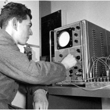 Ecole Nationale Supérieure d'Electrotechnique, d'Electronique et d'Hydraulique de Toulouse : l'utilisation de l'oscillographe.