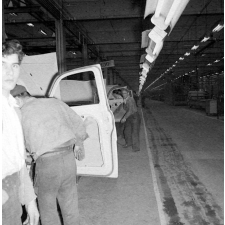 Régie Renault : la chaîne de montage des Dauphines