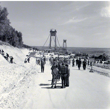 Voyage scolaire de fin d'année : Classe de garçons de Corbeil : Le Havre : Construction du pont de Tancarville