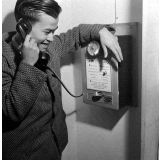 Médecine mentale universitaire : un adulte au téléphone