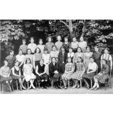 Lycée de Jeunes Filles - Roannne. Album du Cinquantenaire. 1933.