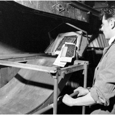 I.P.N. : un ouvrier, des livres