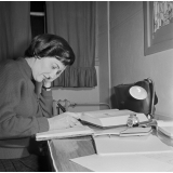 Collège d'enseignement technique pour jeunes filles. La cabine de la maîtresse d'internat du dortoir jaune.