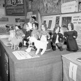 I.P.N. : exposition, Coopératives scolaires : travaux d'élèves.