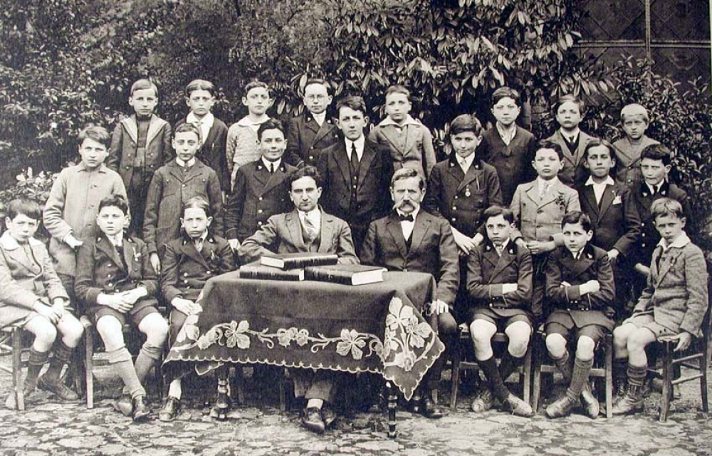 Souvenir des Noces de Diamant du Pensionnat Saint-Gilles - Moulins (Allier) Octobre 1853 - 20 Mai 1928.