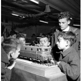 Salon du modélisme. La réplique d'une locomotive.