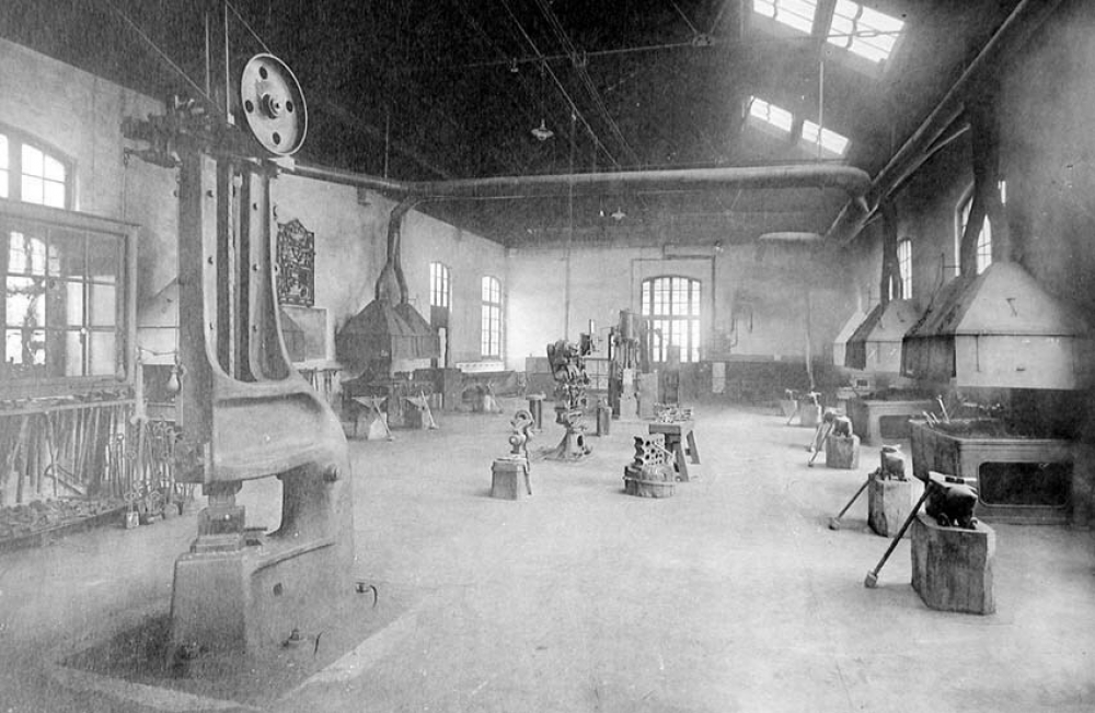 Ecole Nationale Professionnelle Henri Brisson - Vierzon. (Cher). 1933-1934.