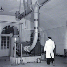 Ecole Nationale Supérieure de Mécanique et Aérotechnique : vue générale sur la station de pompage de la soufflerie supersonique.