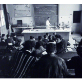 Collège-lycée d'Arsonval : le cours en amphi.