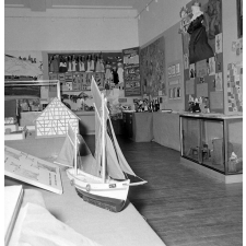 I.P.N. : exposition, Coopératives scolaires : travaux d'élèves.