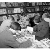 Bibliothèque des enfants, place Parmentier, Paris : lecture