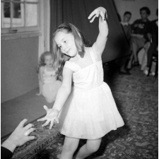 Cours d'art Martenot, château de la Guette : danse