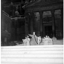 Vie étudiante à Paris : théâtre dans la cour d'honneur de la Sorbonne, Les Perses par les Théophiliens