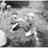 Colonie sanitaire de Montboissier : paniers de joncs
