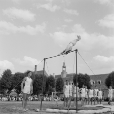 Prytanée de La Flèche : exercices à la barre fixe